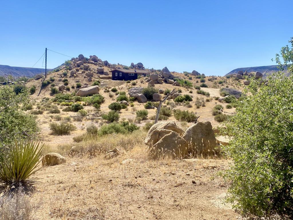 108 Riverside Dr, Pioneertown, CA 92268
