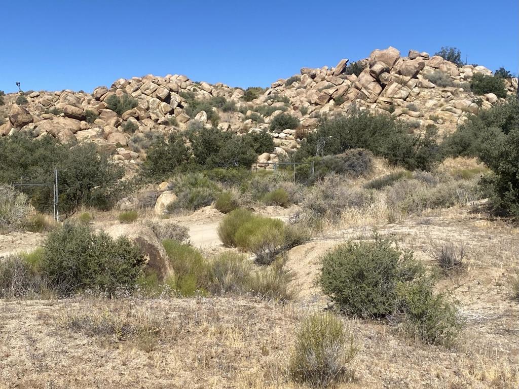 108 Riverside Dr, Pioneertown, CA 92268