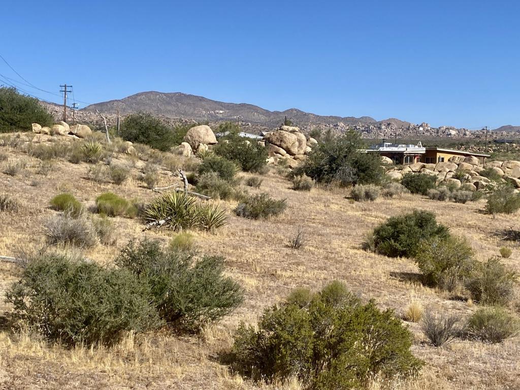 108 Riverside Dr, Pioneertown, CA 92268