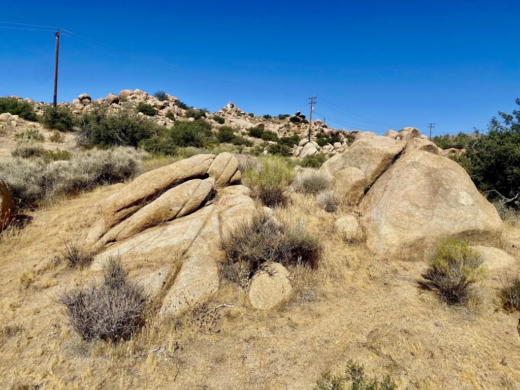 108 Riverside Dr, Pioneertown, CA 92268