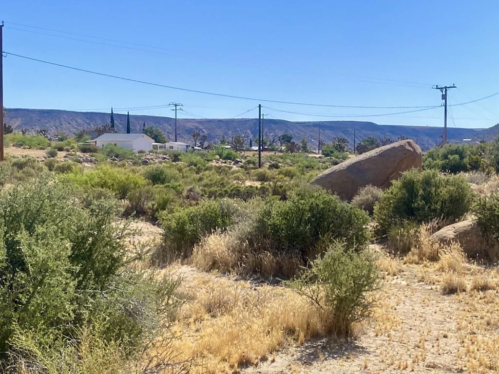 108 Riverside Dr, Pioneertown, CA 92268