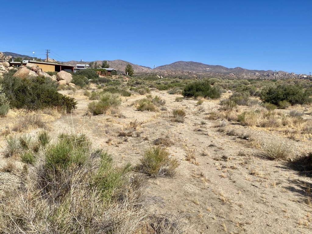 108 Riverside Dr, Pioneertown, CA 92268