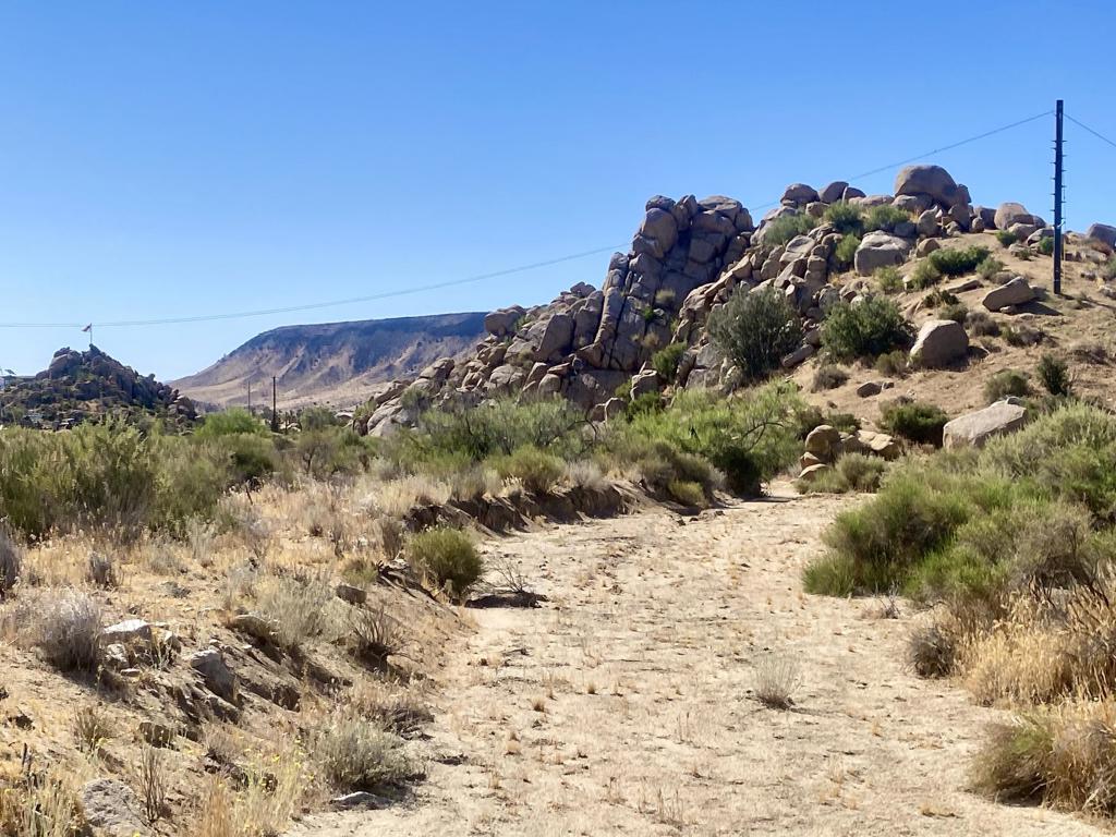 108 Riverside Dr, Pioneertown, CA 92268