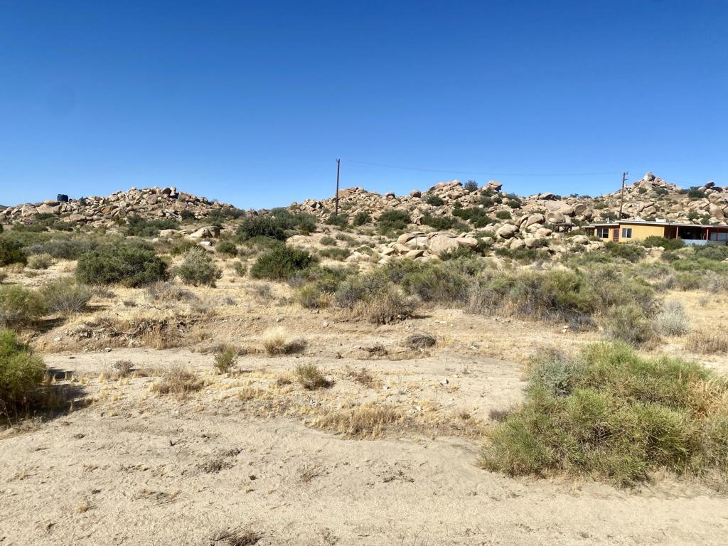 108 Riverside Dr, Pioneertown, CA 92268