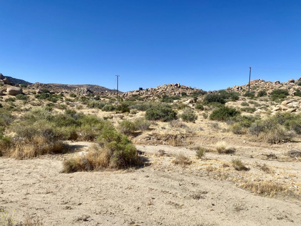 108 Riverside Dr, Pioneertown, CA 92268