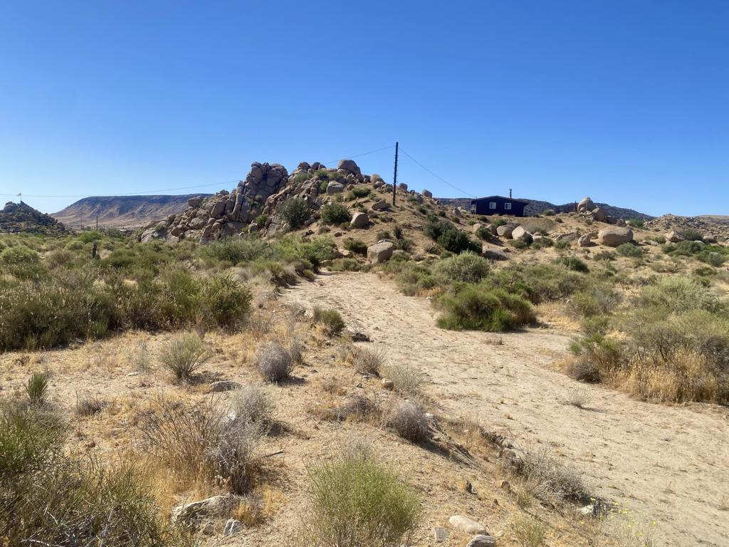 108 Riverside Dr, Pioneertown, CA 92268