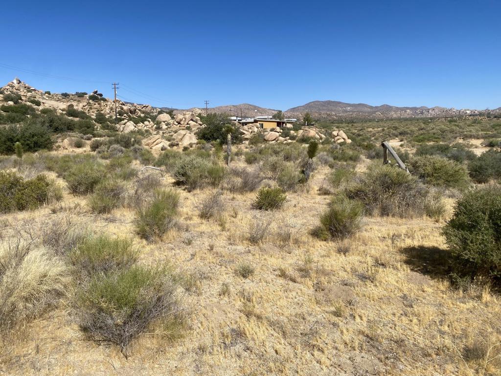 108 Riverside Dr, Pioneertown, CA 92268