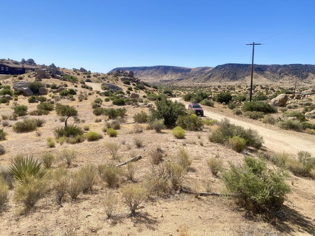 108 Riverside Dr, Pioneertown, CA 92268