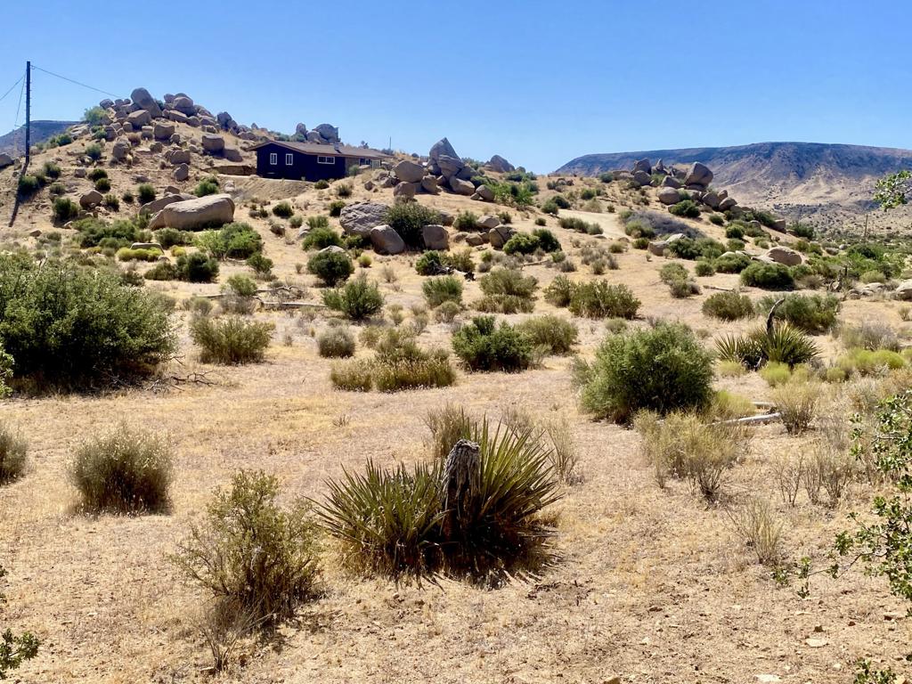 108 Riverside Dr, Pioneertown, CA 92268