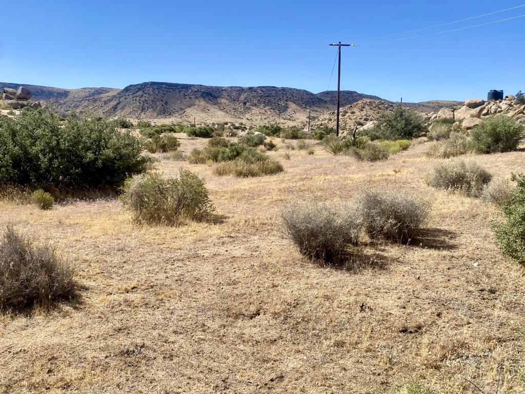 108 Riverside Dr, Pioneertown, CA 92268