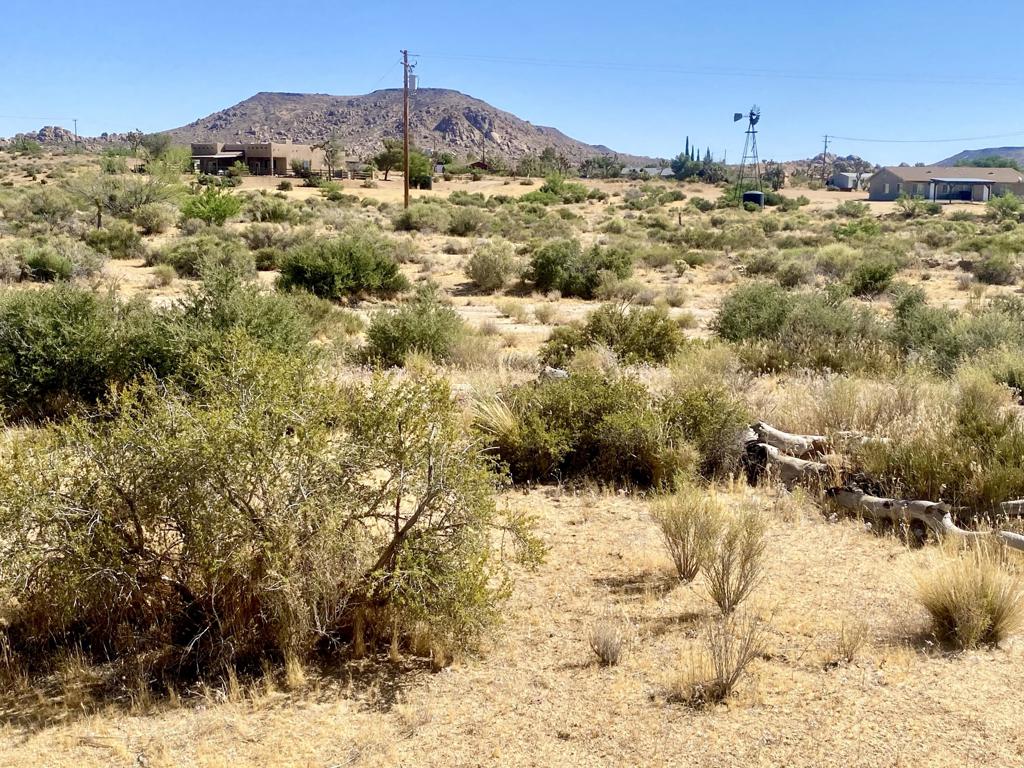 108 Riverside Dr, Pioneertown, CA 92268