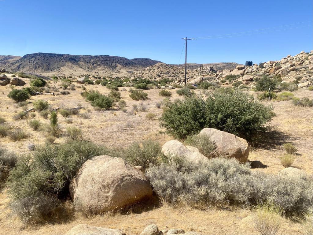 108 Riverside Dr, Pioneertown, CA 92268