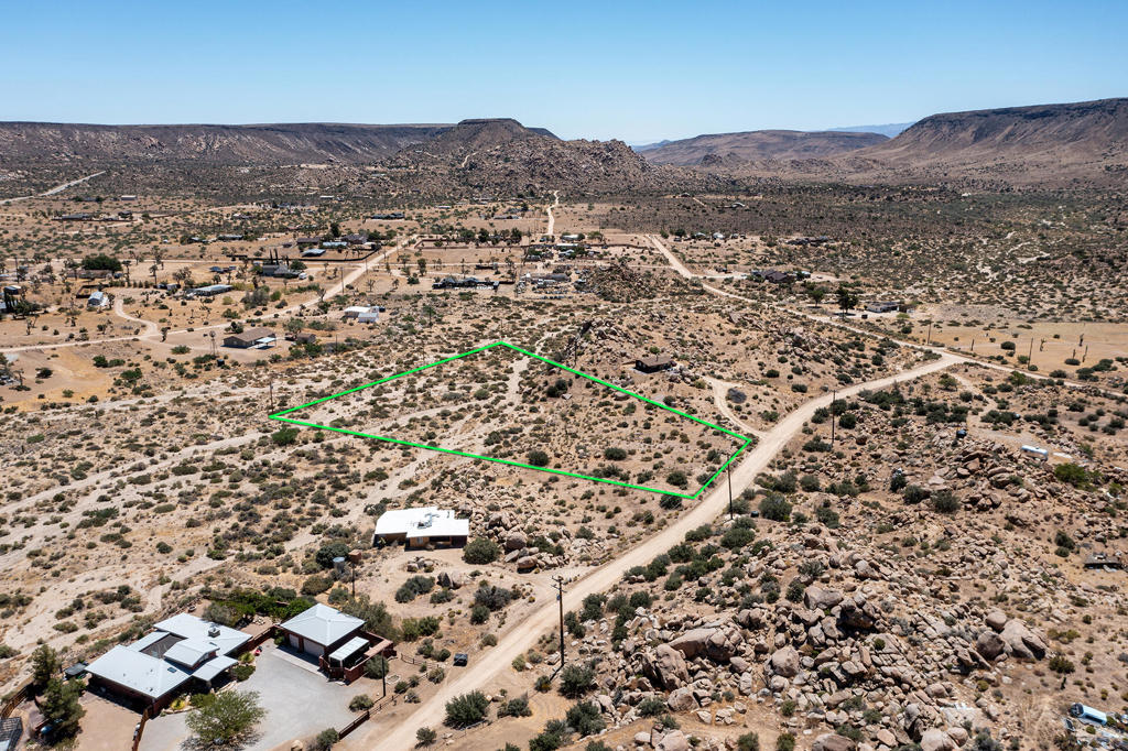 108 Riverside Dr, Pioneertown, CA 92268