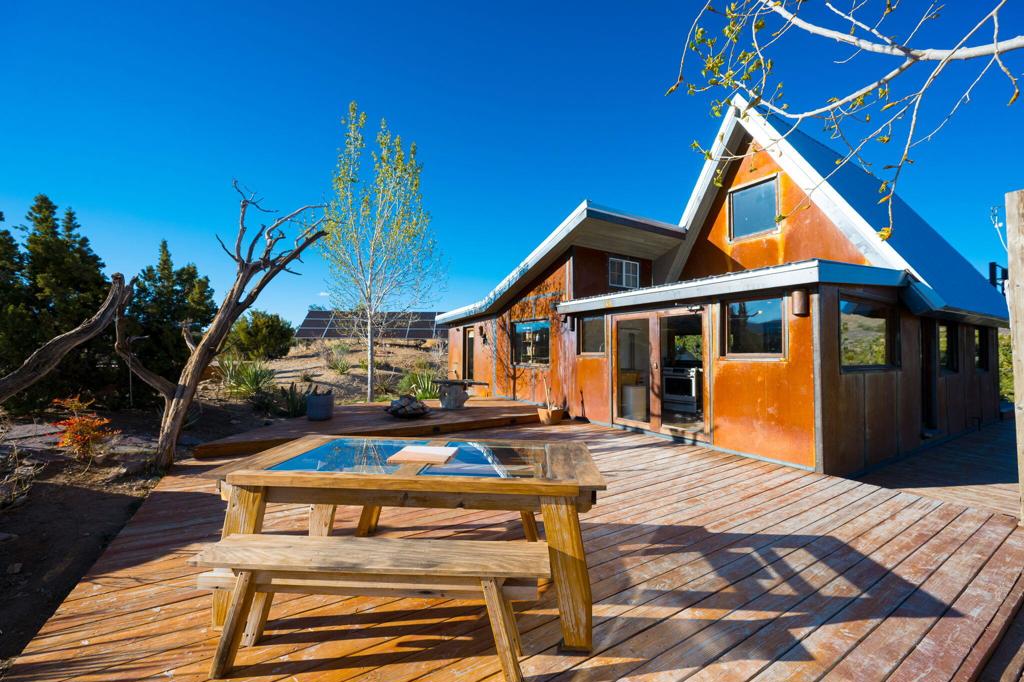 1102 Burlington Rd, Pioneertown, CA 92268