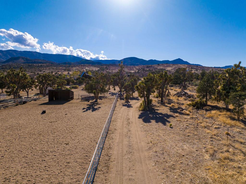 1102 Burlington Rd, Pioneertown, CA 92268