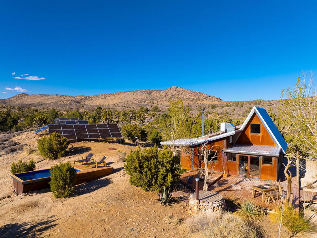 1102 Burlington Rd, Pioneertown, CA 92268