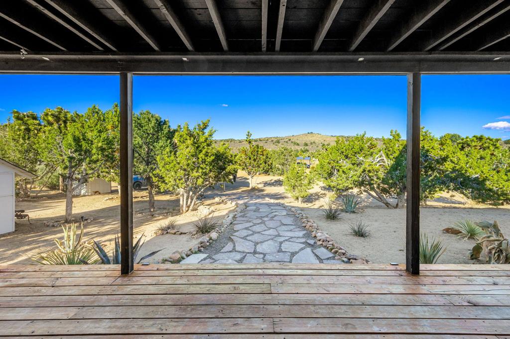 1102 Burlington Rd, Pioneertown, CA 92268