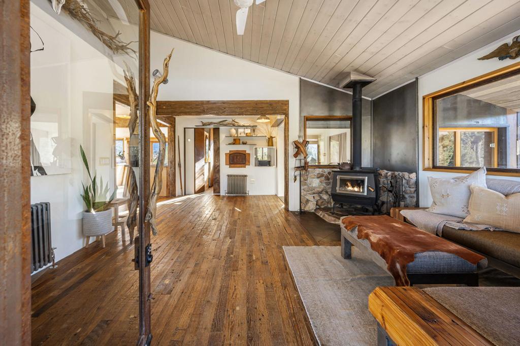 1102 Burlington Rd, Pioneertown, CA 92268