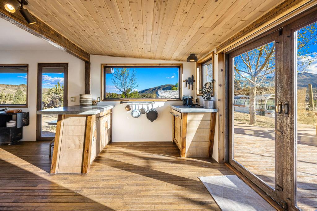 1102 Burlington Rd, Pioneertown, CA 92268