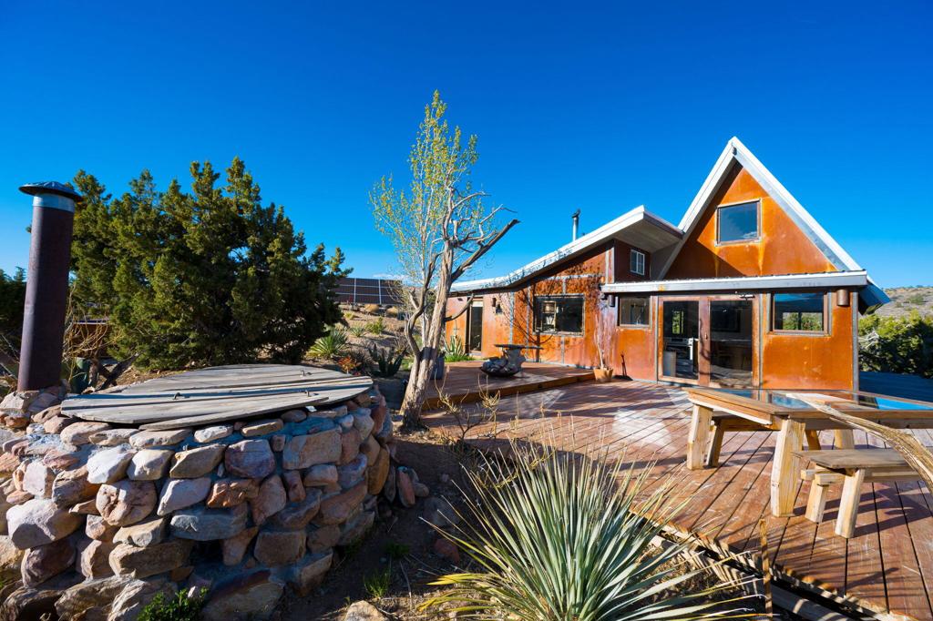 1102 Burlington Rd, Pioneertown, CA 92268