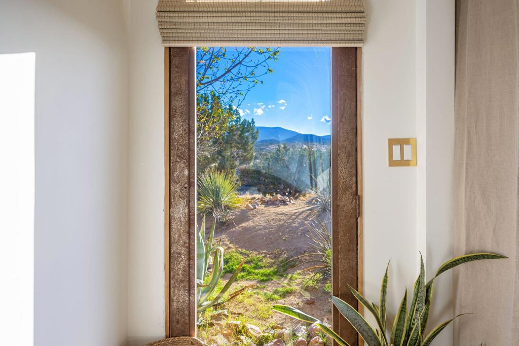 1102 Burlington Rd, Pioneertown, CA 92268