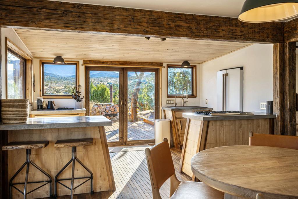 1102 Burlington Rd, Pioneertown, CA 92268
