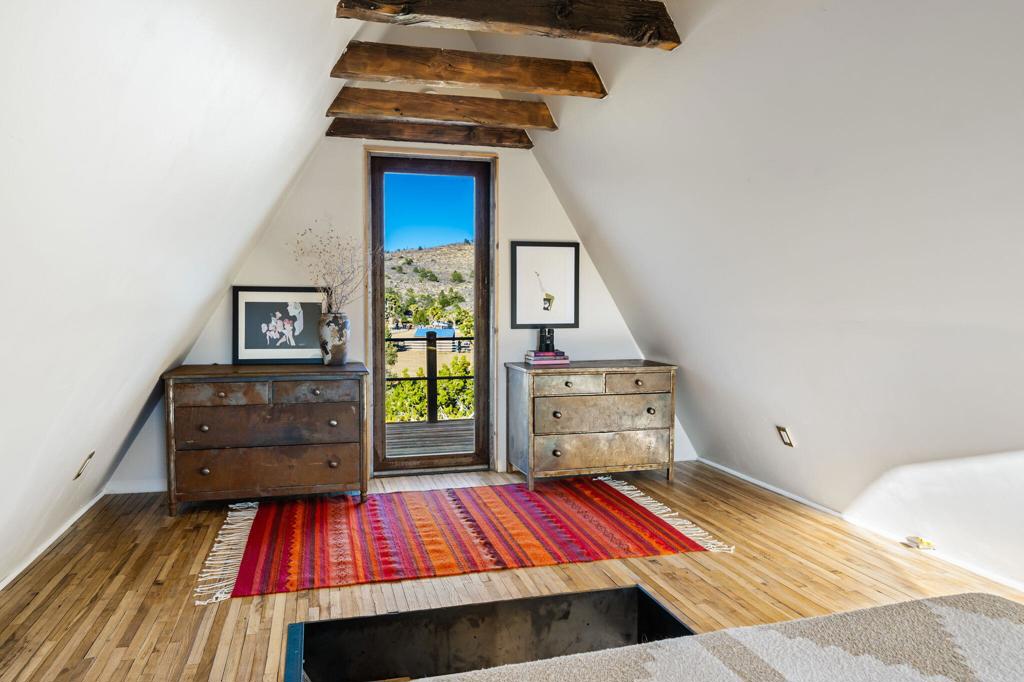 1102 Burlington Rd, Pioneertown, CA 92268