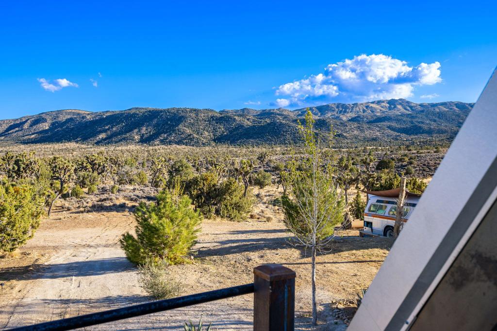 1102 Burlington Rd, Pioneertown, CA 92268