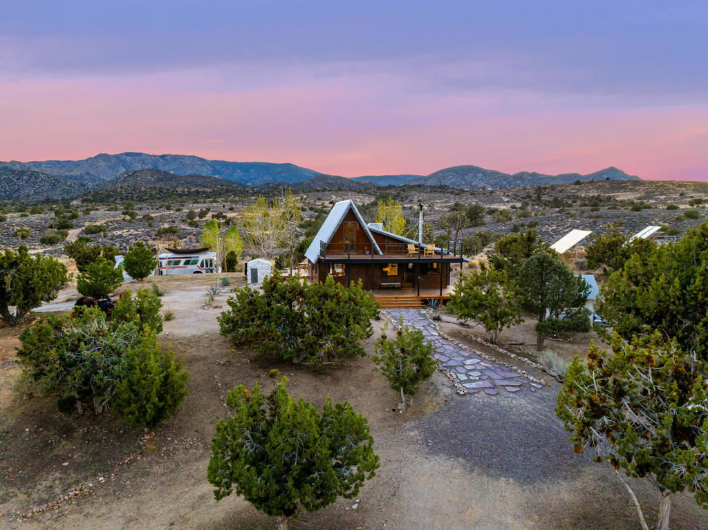 1102 Burlington Rd, Pioneertown, CA 92268