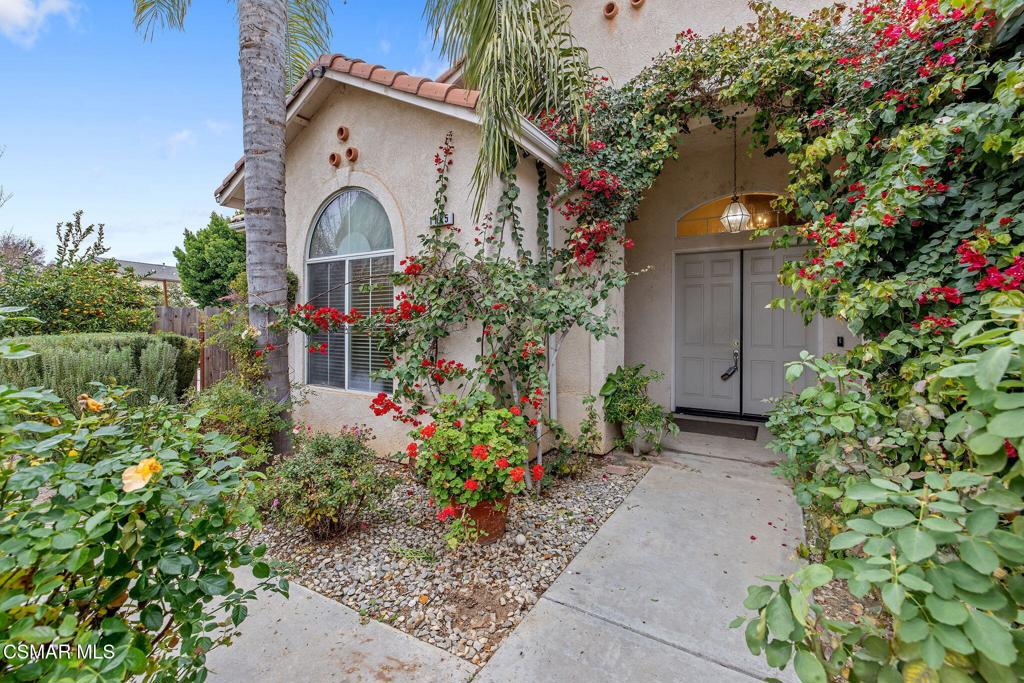 1185 E Ramblewood Dr, Dinuba, CA 93618