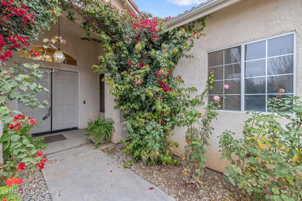 1185 E Ramblewood Dr, Dinuba, CA 93618