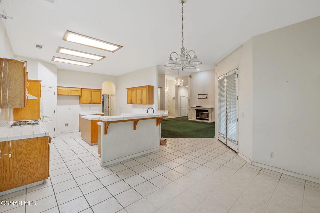 1185 E Ramblewood Dr, Dinuba, CA 93618