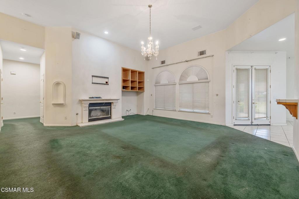 1185 E Ramblewood Dr, Dinuba, CA 93618