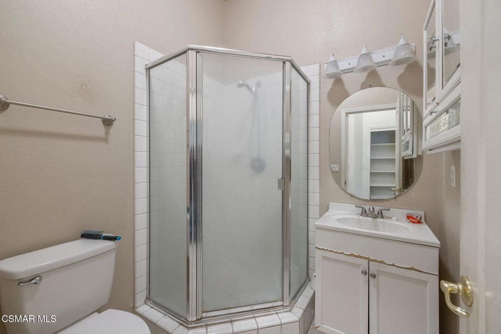 1185 E Ramblewood Dr, Dinuba, CA 93618