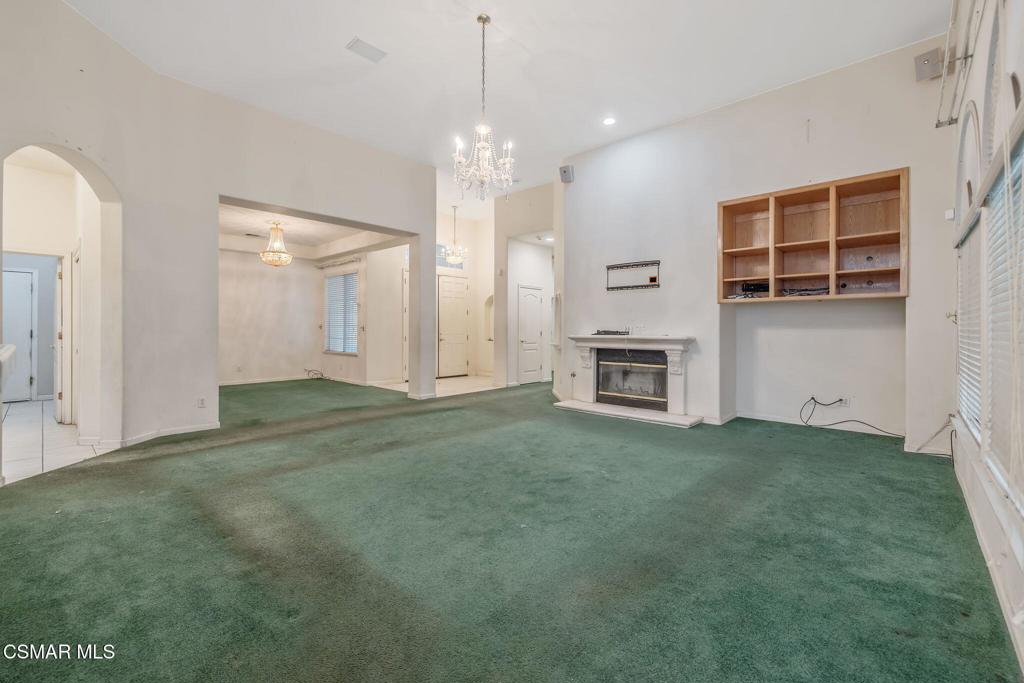 1185 E Ramblewood Dr, Dinuba, CA 93618