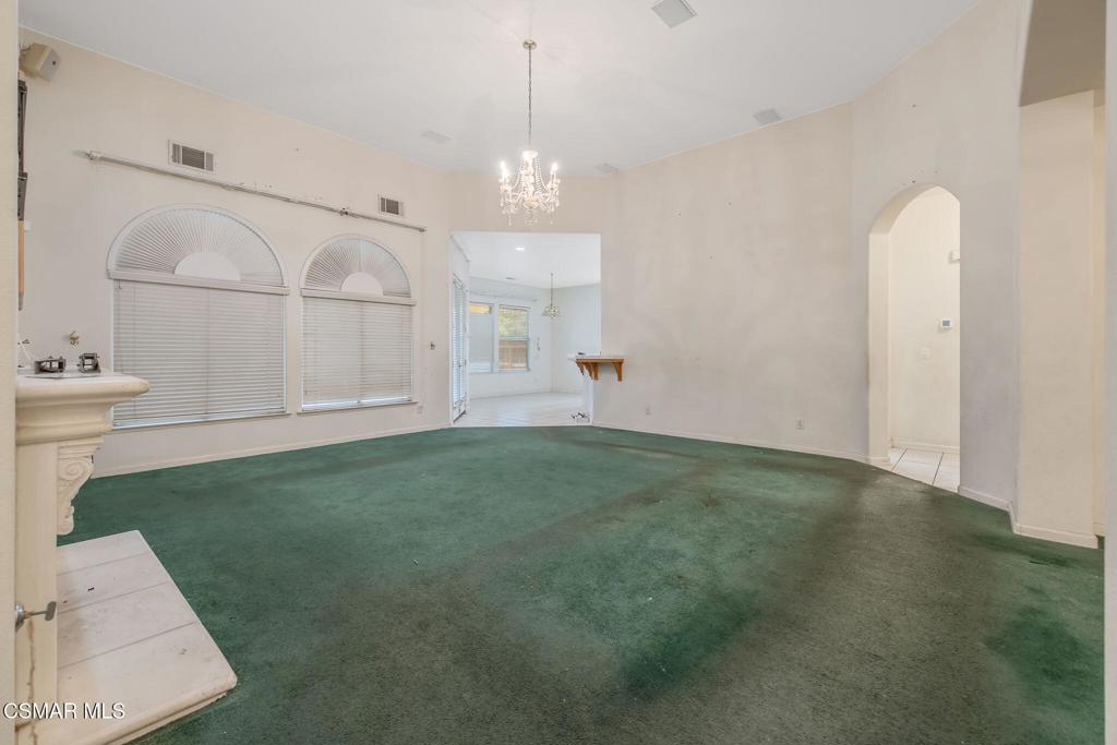 1185 E Ramblewood Dr, Dinuba, CA 93618