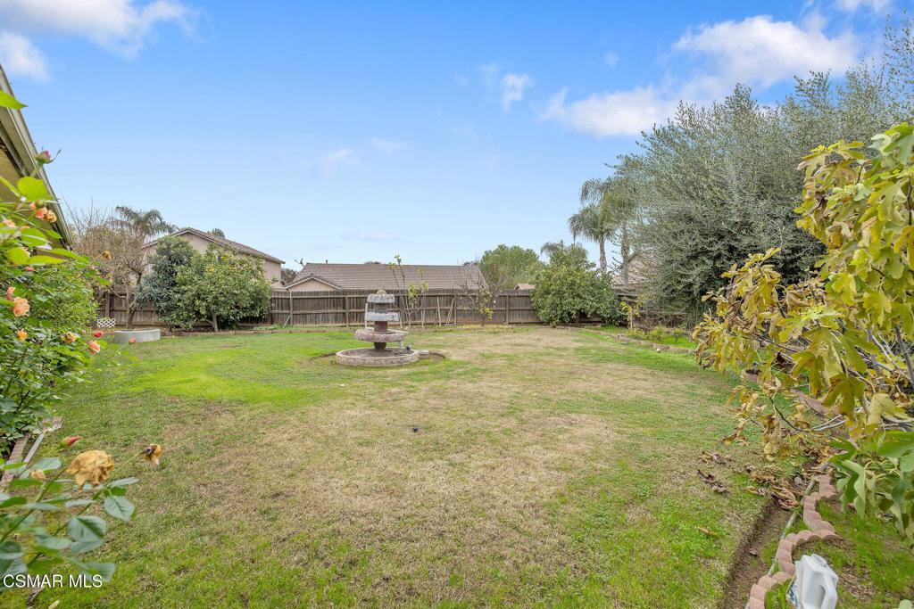 1185 E Ramblewood Dr, Dinuba, CA 93618