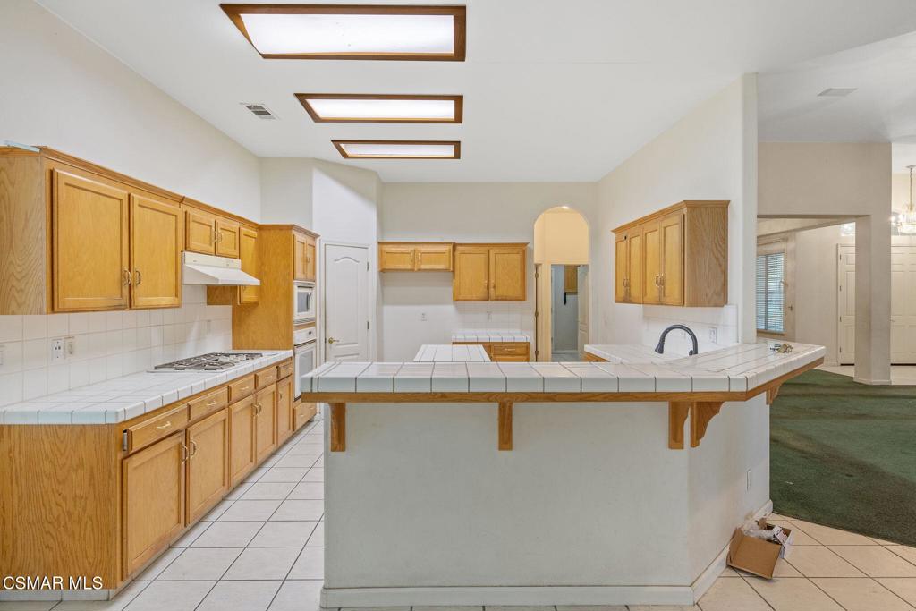 1185 E Ramblewood Dr, Dinuba, CA 93618