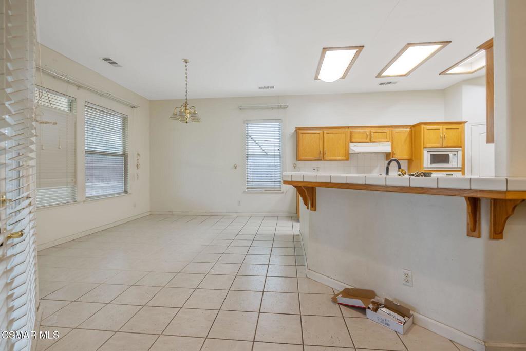 1185 E Ramblewood Dr, Dinuba, CA 93618