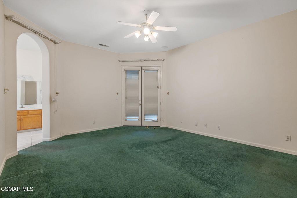 1185 E Ramblewood Dr, Dinuba, CA 93618