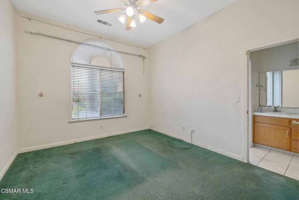 1185 E Ramblewood Dr, Dinuba, CA 93618