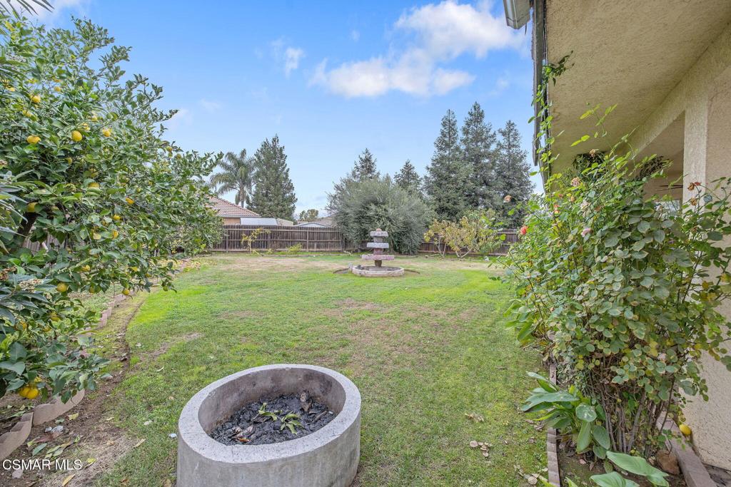 1185 E Ramblewood Dr, Dinuba, CA 93618