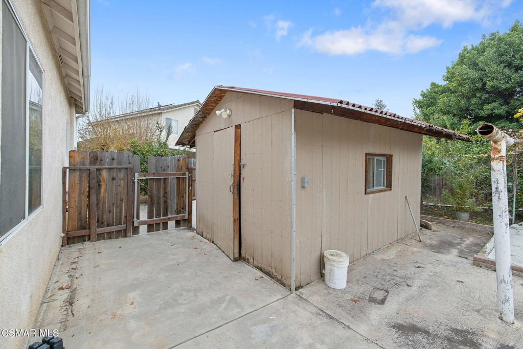 1185 E Ramblewood Dr, Dinuba, CA 93618