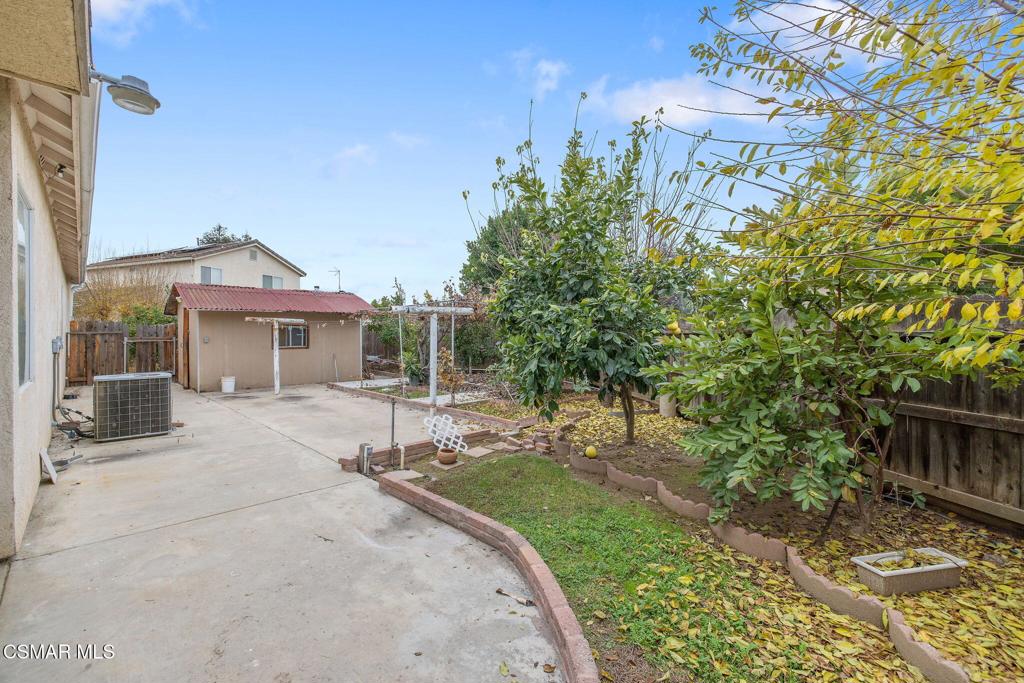 1185 E Ramblewood Dr, Dinuba, CA 93618