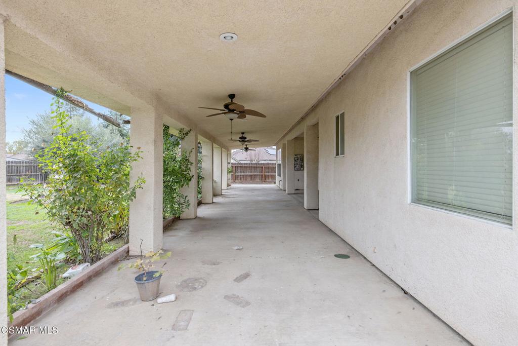 1185 E Ramblewood Dr, Dinuba, CA 93618