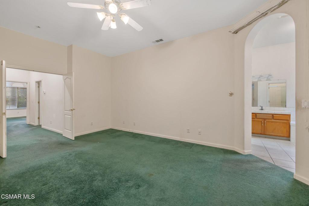 1185 E Ramblewood Dr, Dinuba, CA 93618