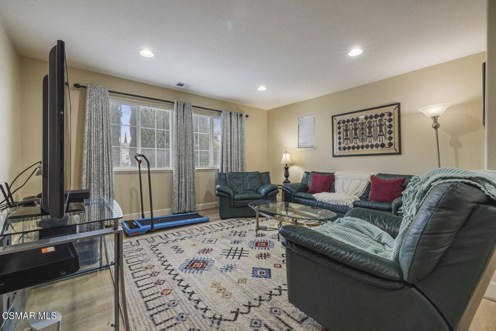 220 Abelia Ln, Patterson, CA 95363