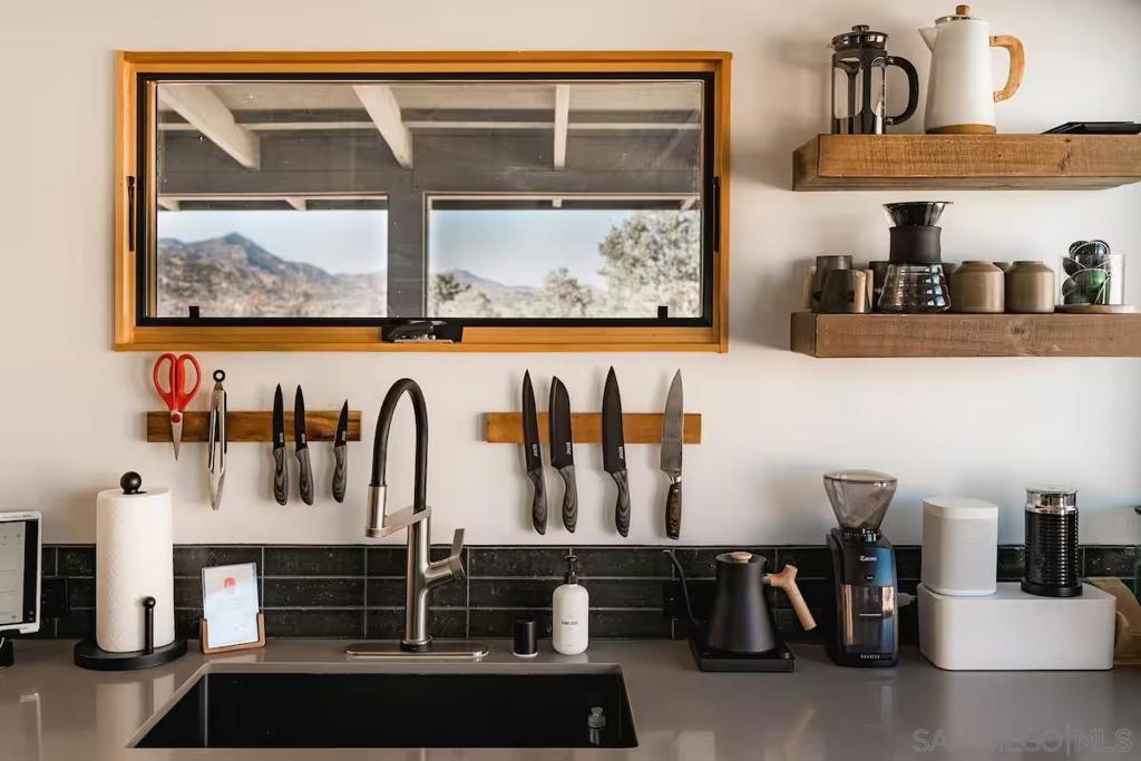 48311 Burns Canyon Rd, Pioneertown, CA 92268