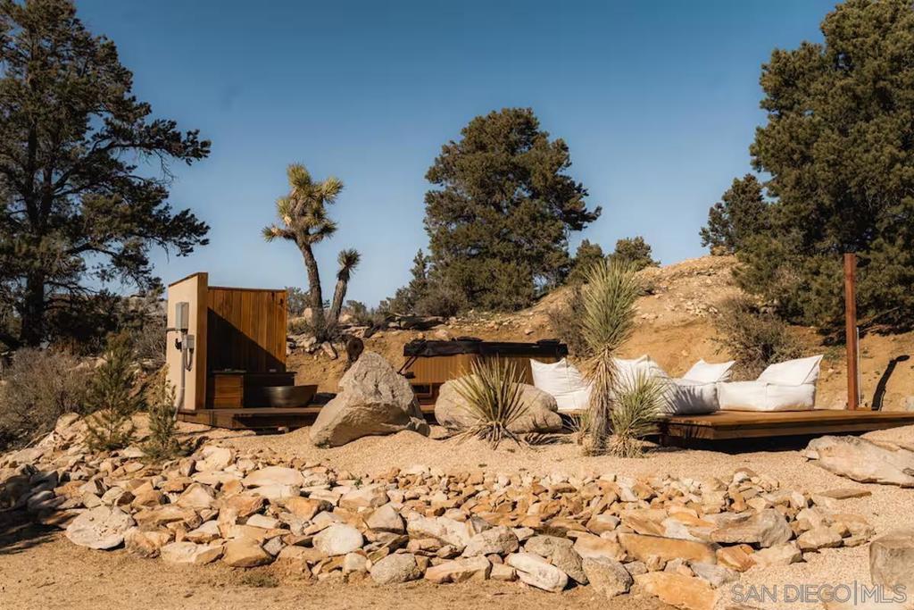 48311 Burns Canyon Rd, Pioneertown, CA 92268