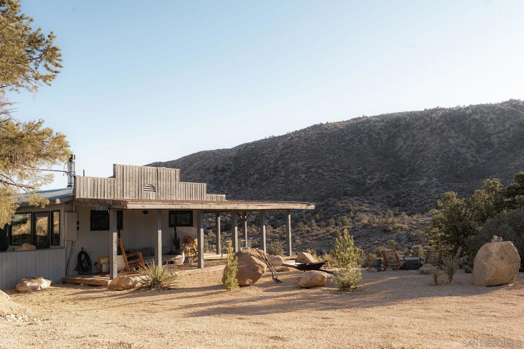 48311 Burns Canyon Rd, Pioneertown, CA 92268